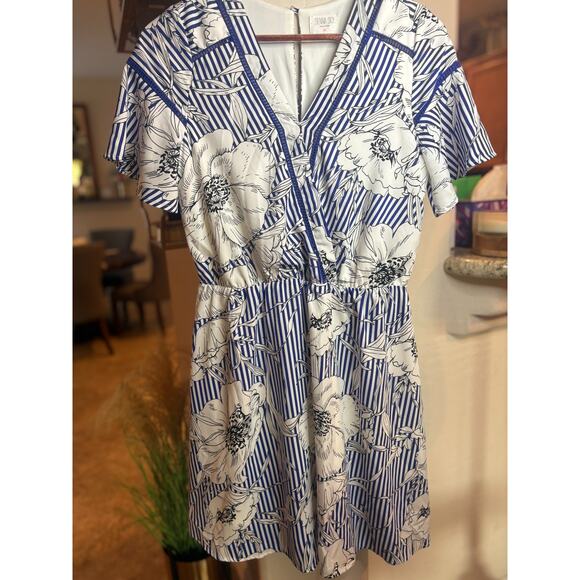 Sienna Sky Dress Medium Cute Summer Blue White Stripes Floral Short Sleeve - Picture 3 of 5